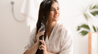 Preprosta, a vendar učinkovita rutina za obnovo poškodovanih las in pomiritev razdraženega lasišča