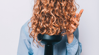 Skrivnost skodranih las: Ali veš kako negovati in oblikovati svoje kodre?✨