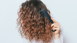 Kako ustvariti in vzdrževati definirane kodre v tankih laseh brez obtežitve?🤔