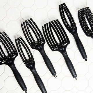 Olivia Garden Fingerbrush Large - Črna velika krtača